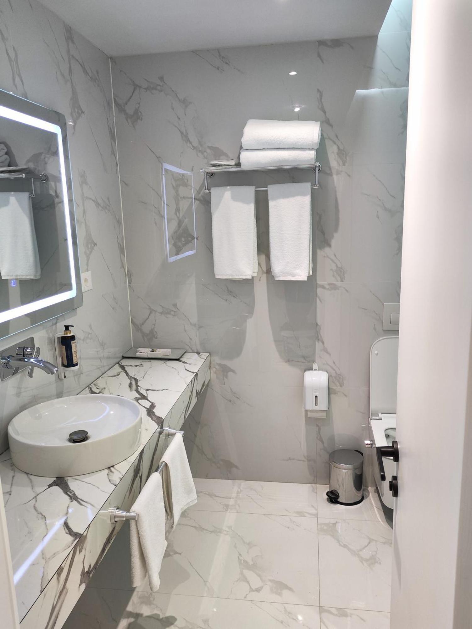 Metro Hotel Terminal تيرانا المظهر الخارجي الصورة